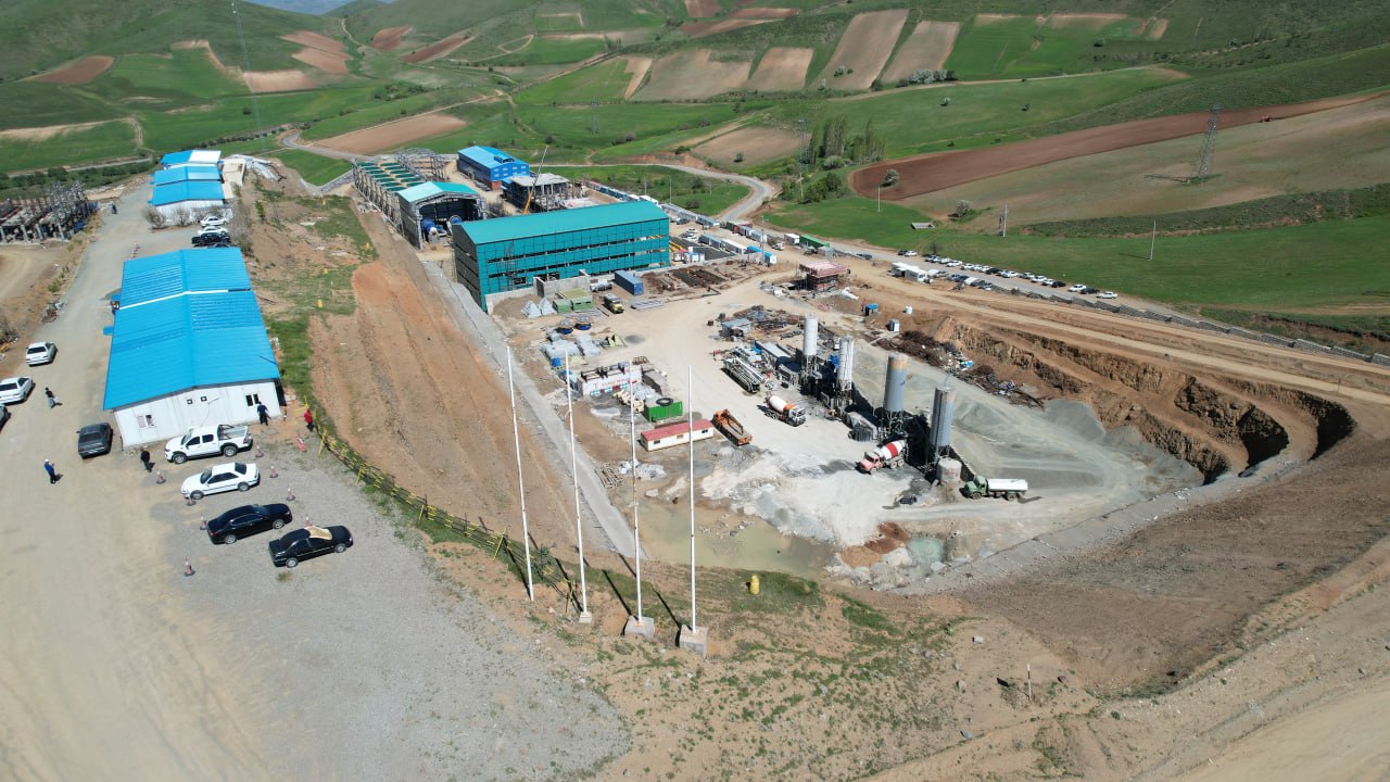 Stage 01: معادن طلای کردستان — Extraction